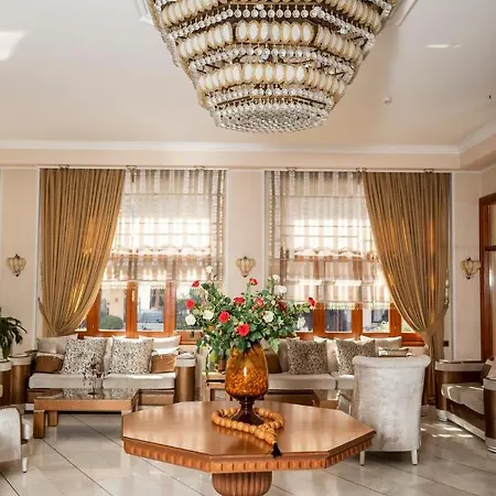 Famissi Hotell 3*