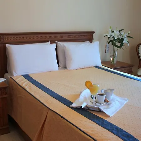 Famissi ホテル 3*