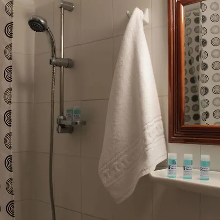 ホテル Famissi カランバカ