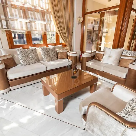 ホテル Famissi カランバカ