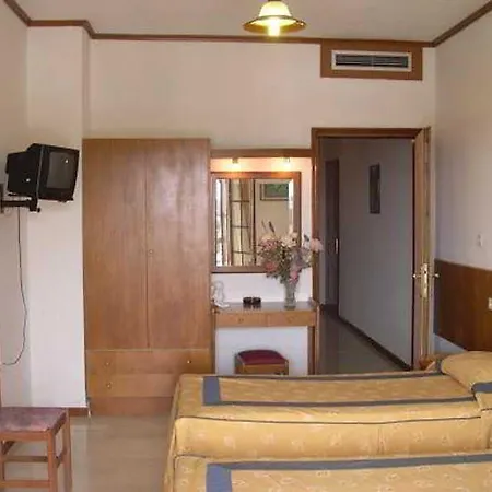 Famissi Hotel