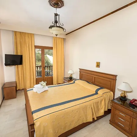 Hotel Famissi 3*