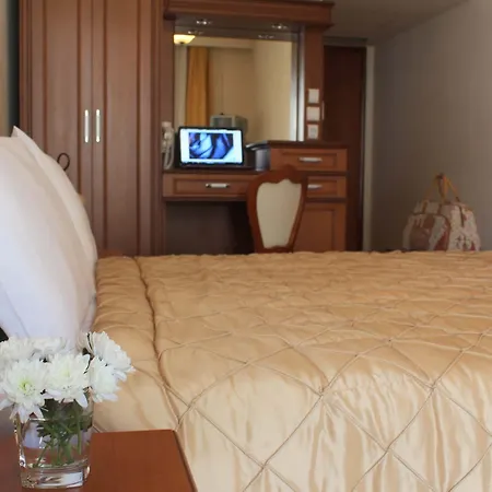 Hotel Famissi