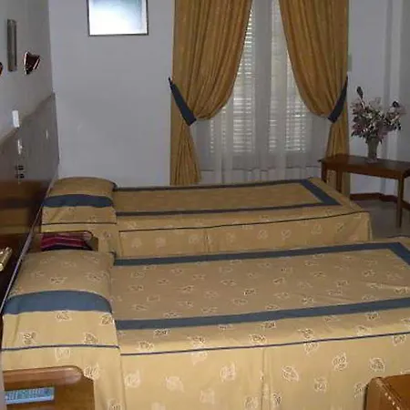 Famissi ホテル 3*