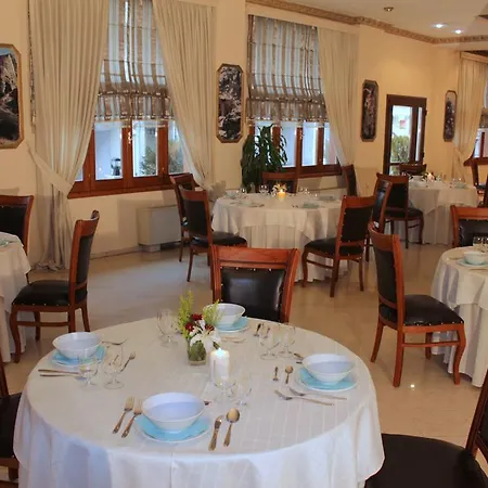 Famissi ホテル 3*